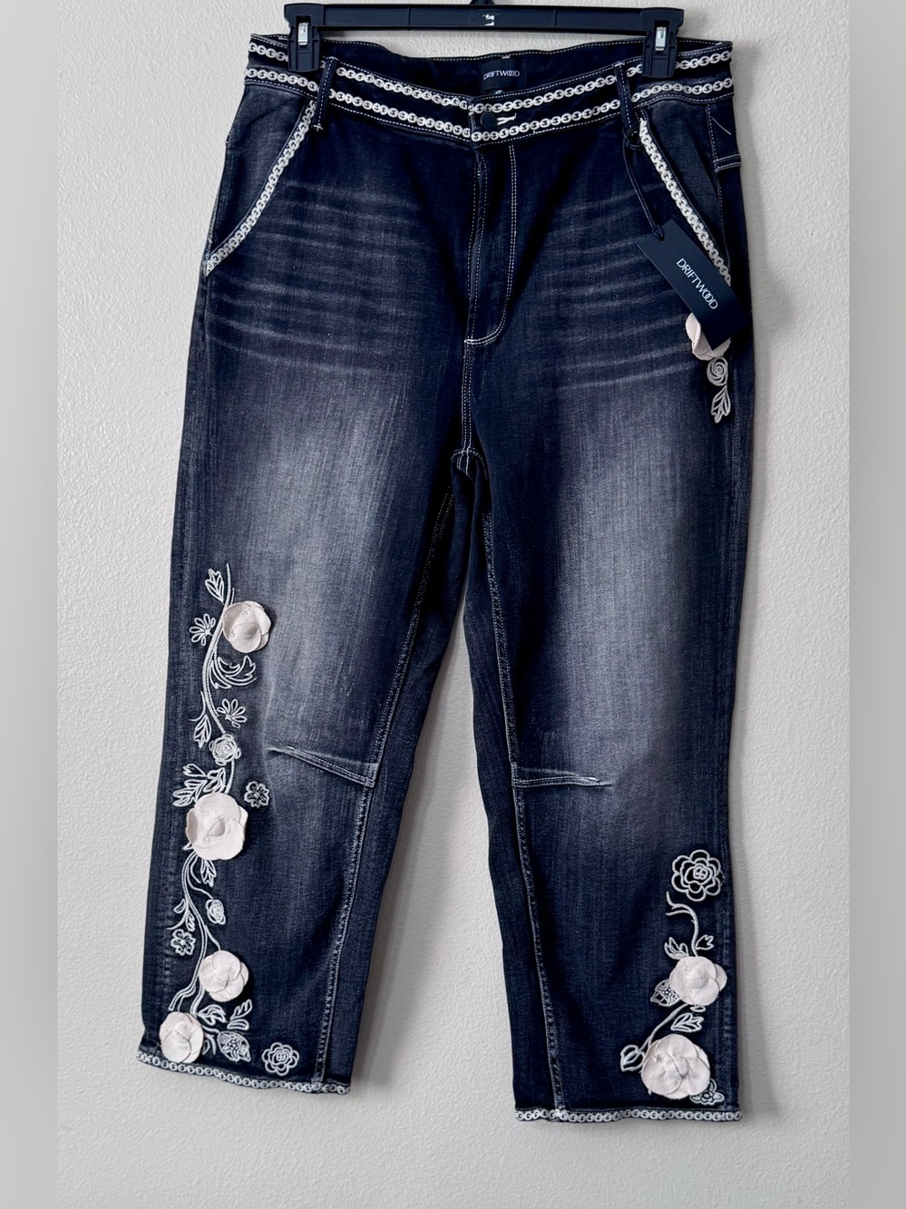 NWT Driftwood Black Floral Embroidered 3D Appliqué Crop Jeans W31 L29